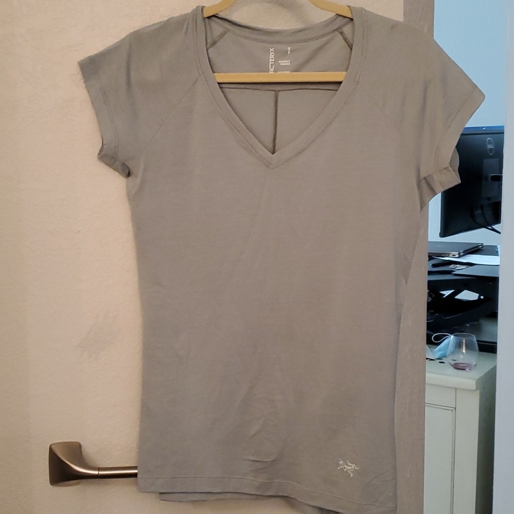Arc'teryx A2B V-Neck sage small